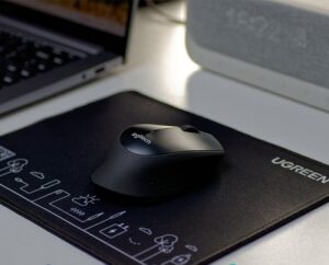 UGREEN CY016 Non-Slip Rubber Mouse Pad: Black Small Size for Precise Control